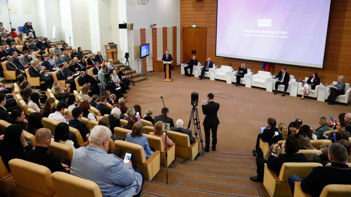 Студенты первого курса приняли участие в Парламентских слушаниях