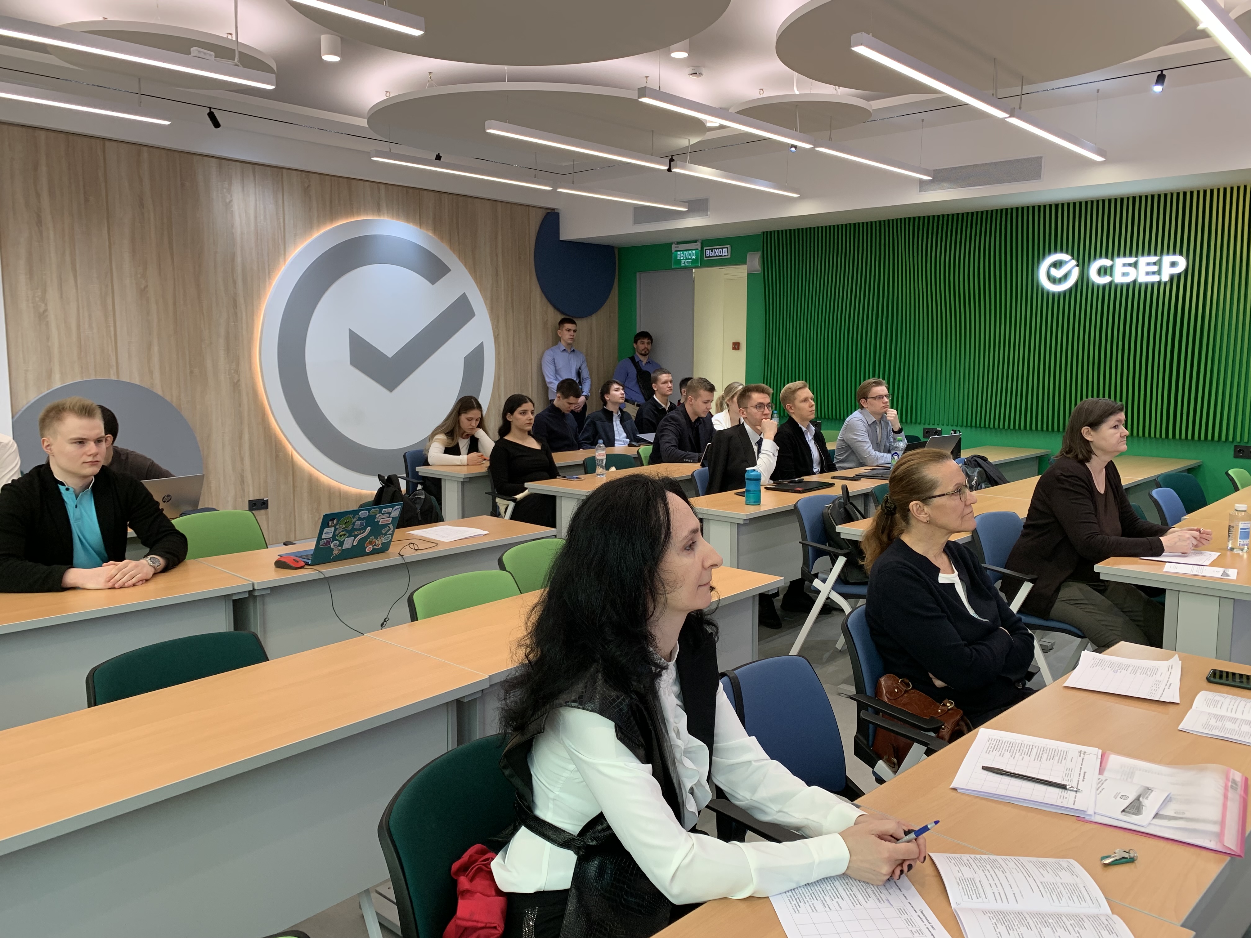 В рамках Круглого стола «Прикладное решение фундаментальных проблем науки о банках, деньгах и финансовых рынках в исследованиях студентов и аспирантов» проведены секции Кафедры финансовых рынков и финансового инжиниринга