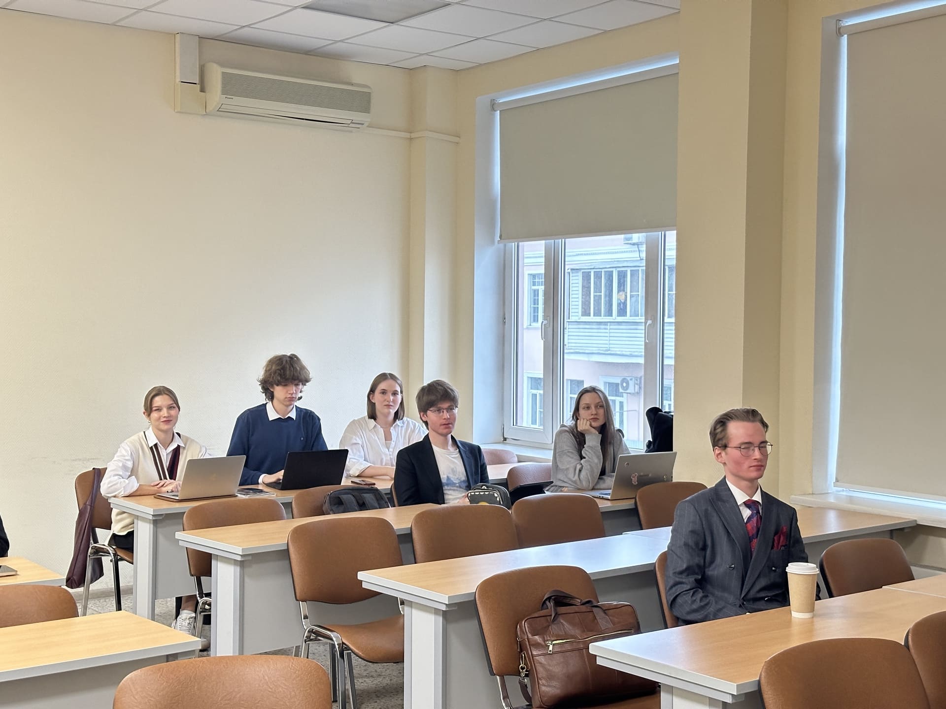 Состоялся круглый стол «Прикладное решение фундаментальных проблем науки о банках, деньгах и финансовых рынках в исследованиях студентов и аспирантов»