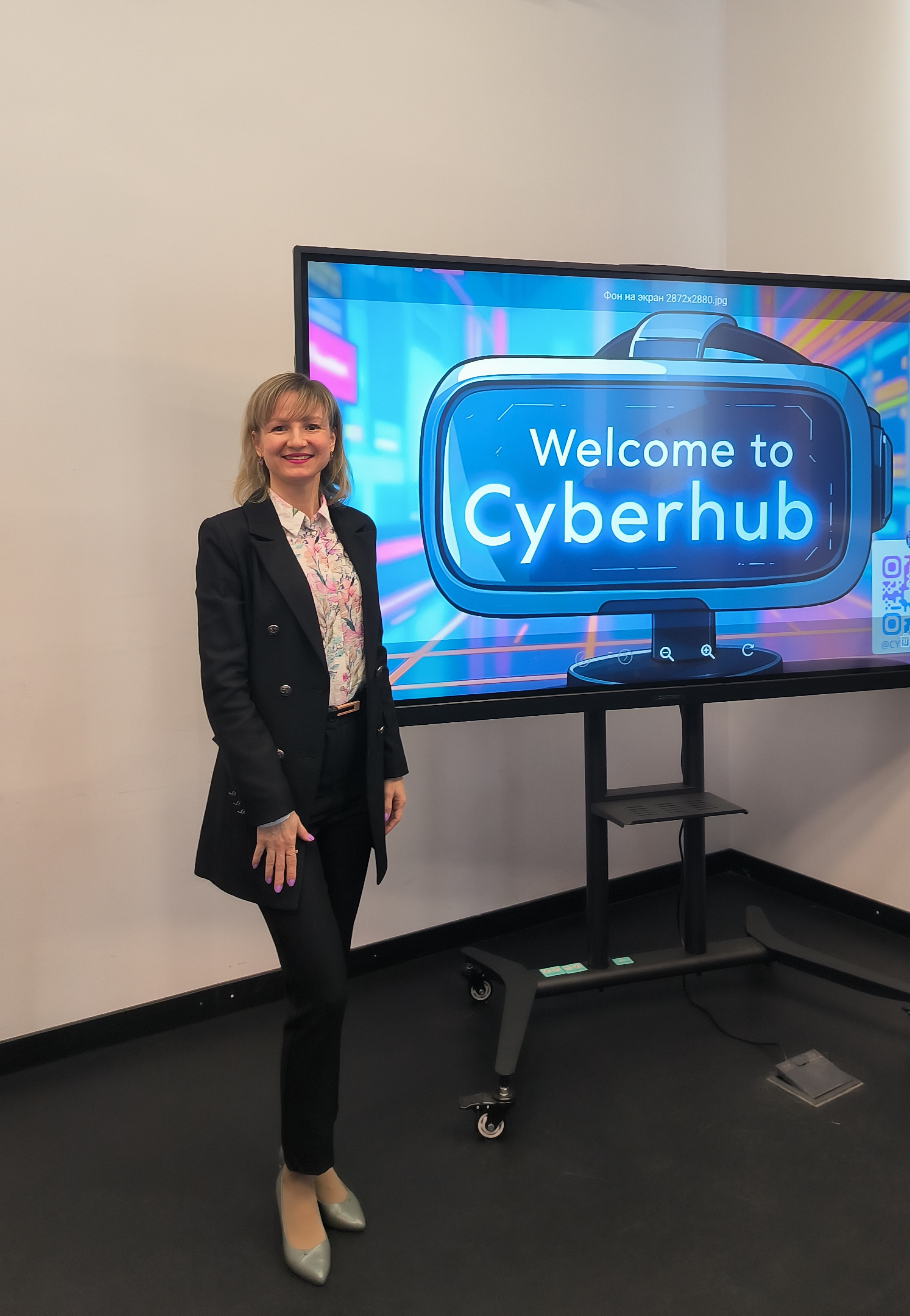  Лингвисты осваивают современные технологии в аудитории CyberHUB ✨ 