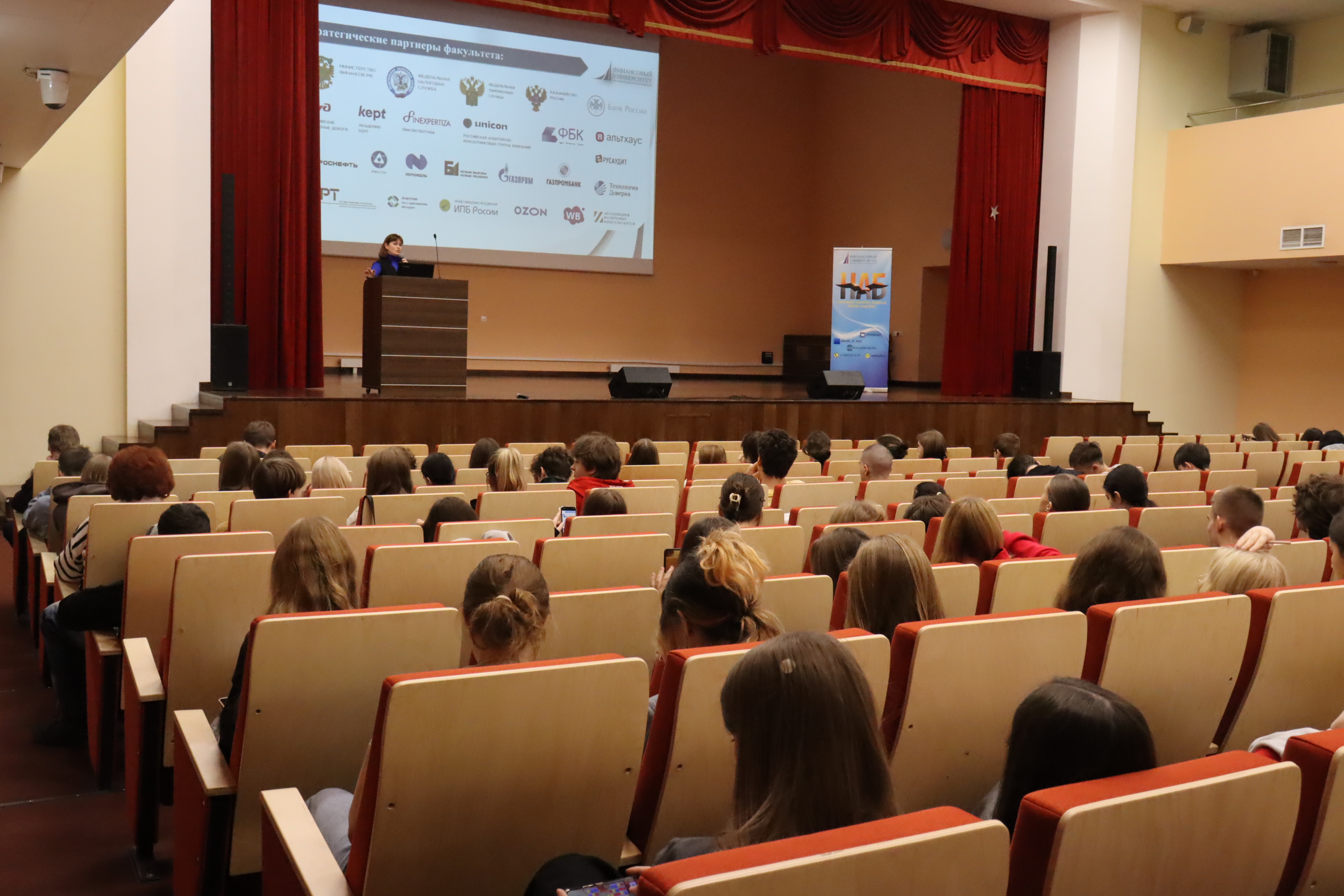 Предпрофессиональные каникулы: погружение в мир финансов и аналитики