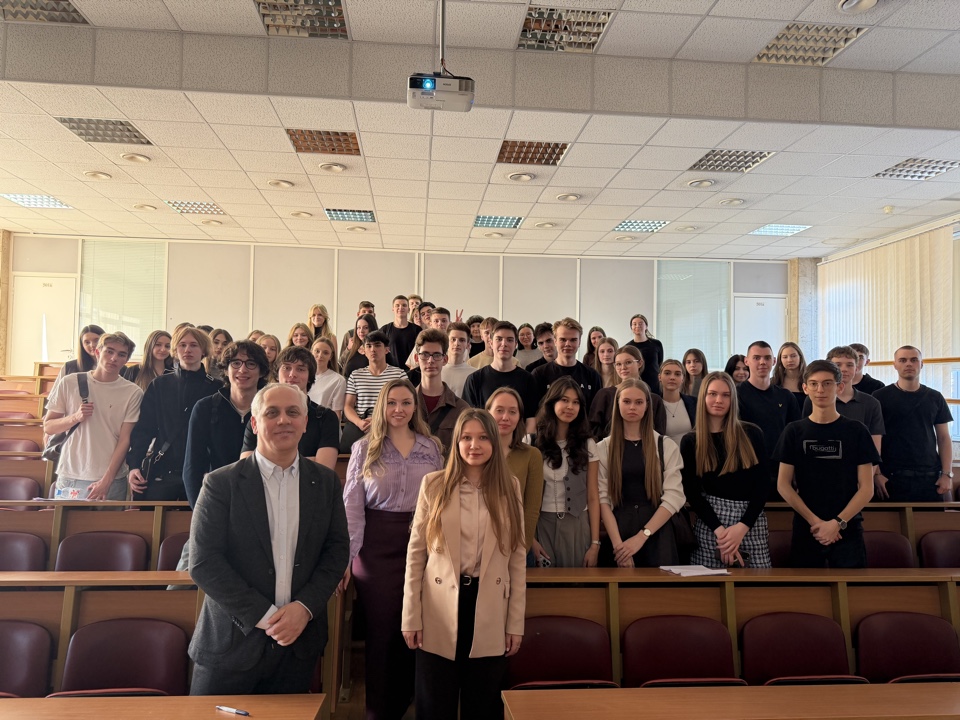 Студенты Факультета экономики и бизнеса обсудили подходы к устойчивому развитию на разных уровнях управления