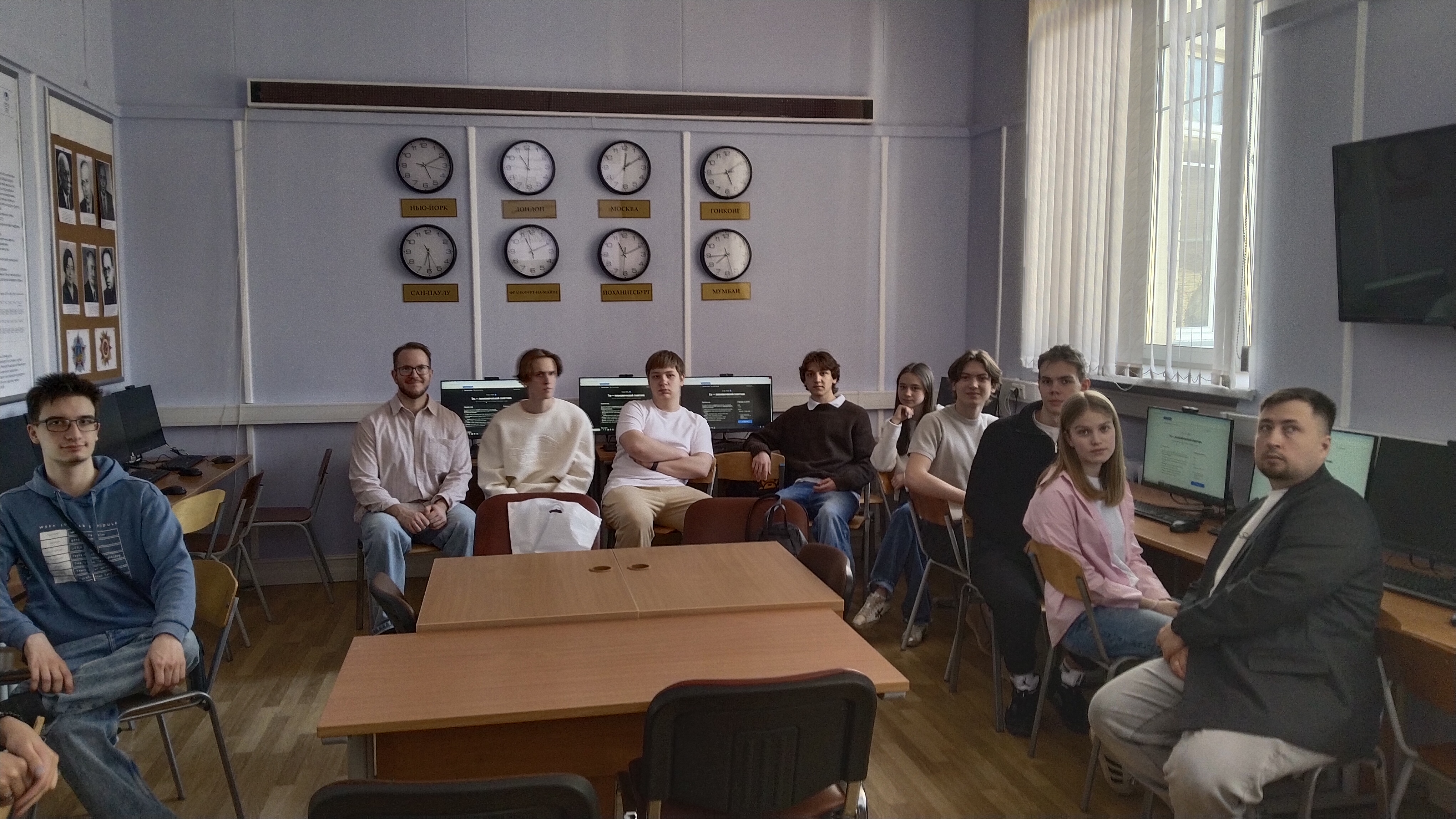 Школьники Новосибирска-гости Финансового университета