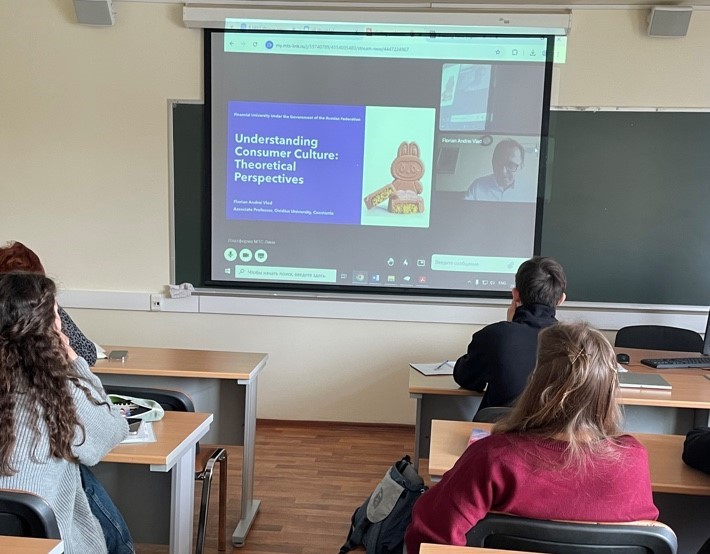 Практическое занятие на тему «Understanding consumer culture: theoretical perspectives» доцента Университета Овидия в Констанце