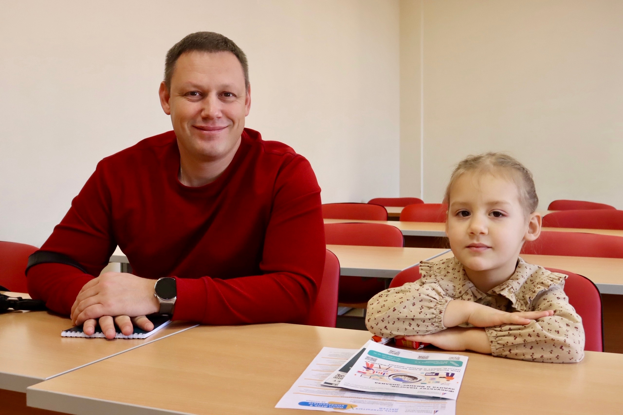 Абитуриенты познакомились с Факультетом налогов, аудита и бизнес-анализа Финуниверситета