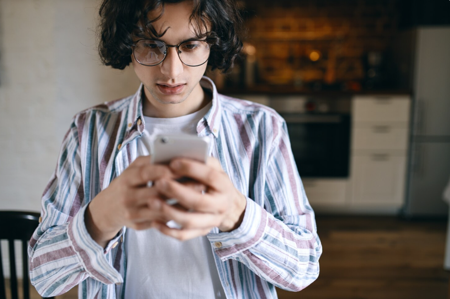 Медиа-бункеры: как закрытые каналы формируют «тёмное» потребление информации и новую реальность