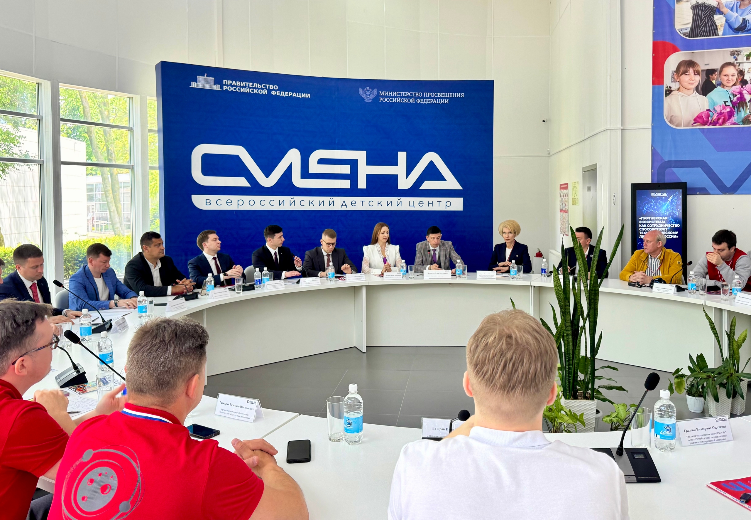В ВДЦ «Смена» стартовала образовательная смена по робототехнике от компании «1Т»