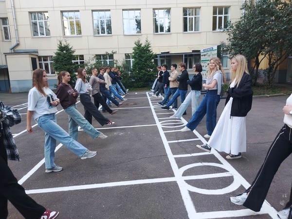 Проведение занятий по строевой подготовке на специализированных площадках Финансового университета