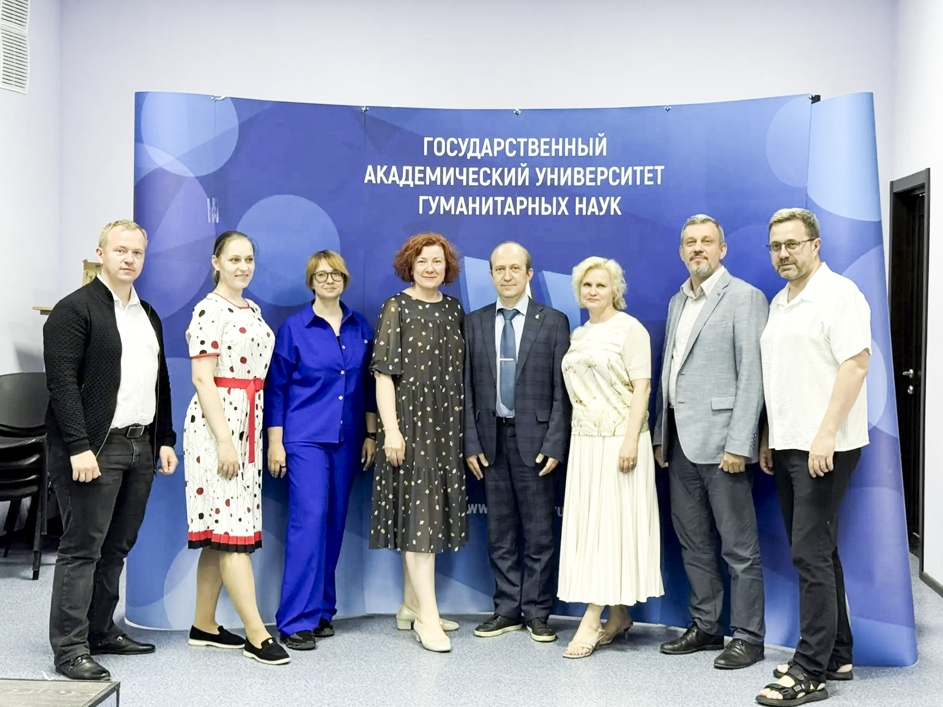Директор Высшей школы социальной архитектуры Алексей Юрьевич Оборский принял участие в круглом столе «Молодёжная наука в социальной архитектуре: практические запросы и исследовательские решения»