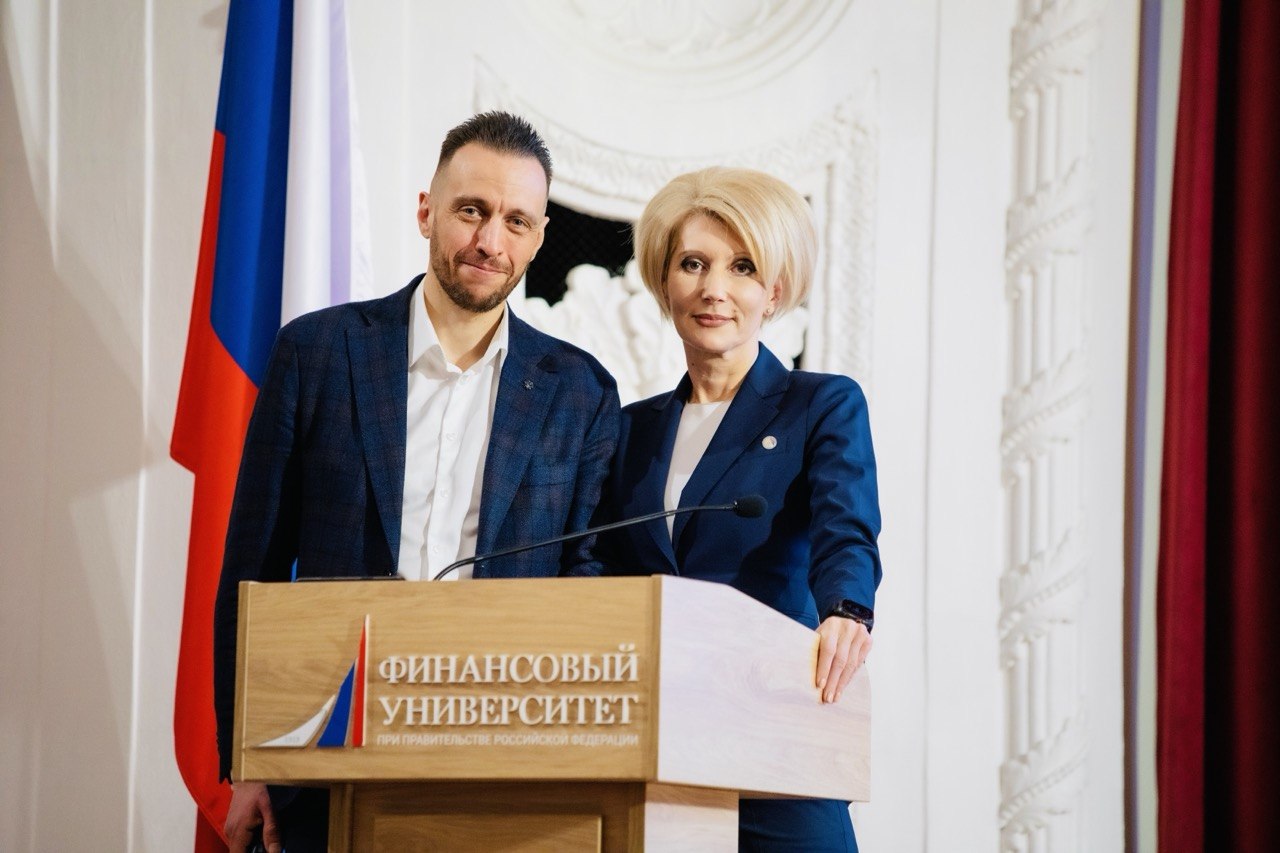 Старт карьеры в ИТ-гиганте: Финуниверситет и «Сибинтек» (ПАО «НК «Роснефть») запускают уникальную программу стажировок!
