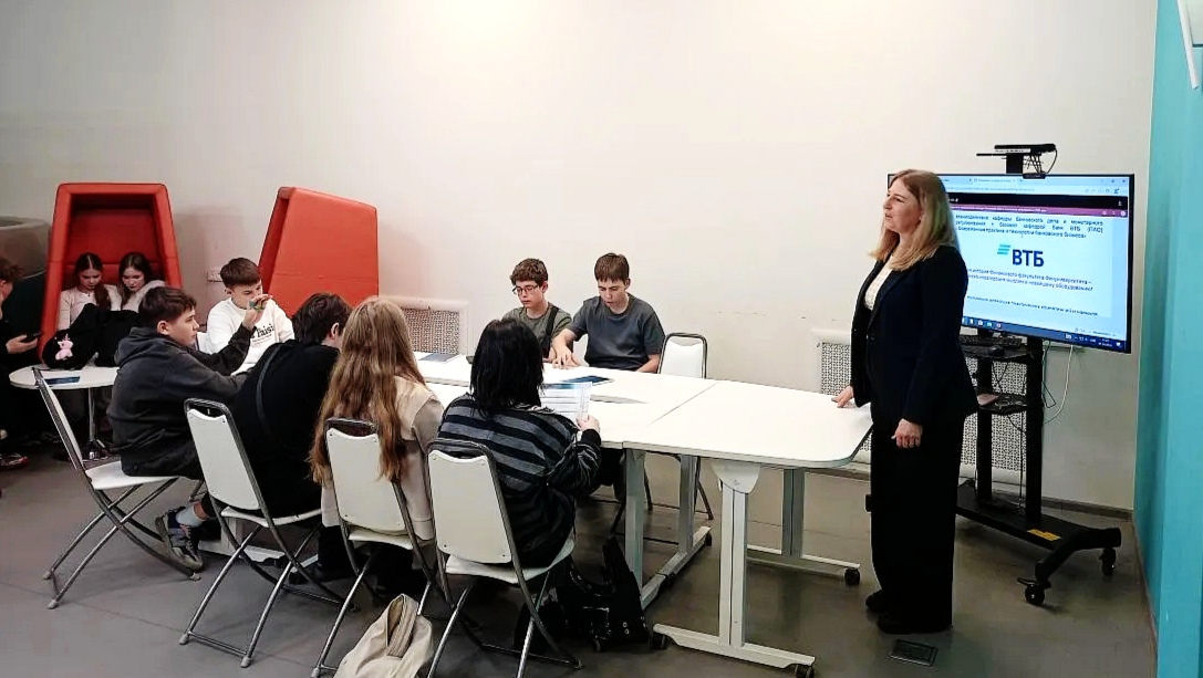 Доцент кафедры Волкова Елена Константиновна приняла участие в очередном мероприятии Финансового университета по профессиональной ориентации школьников
