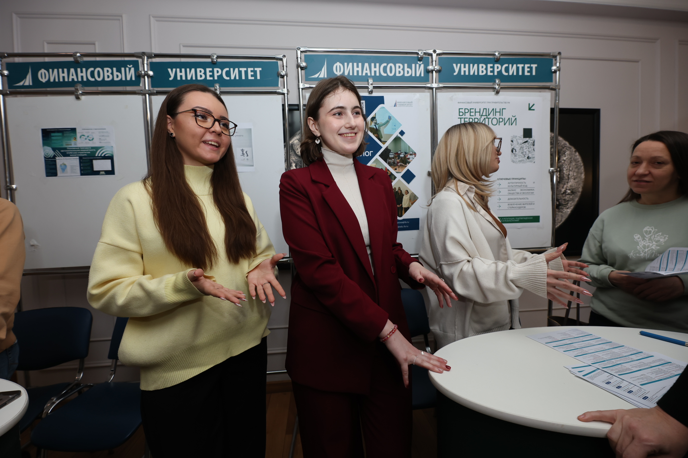 Студенты и преподаватели кафедры маркетинга приняли участие в Дне открытых дверей Финуниверситета