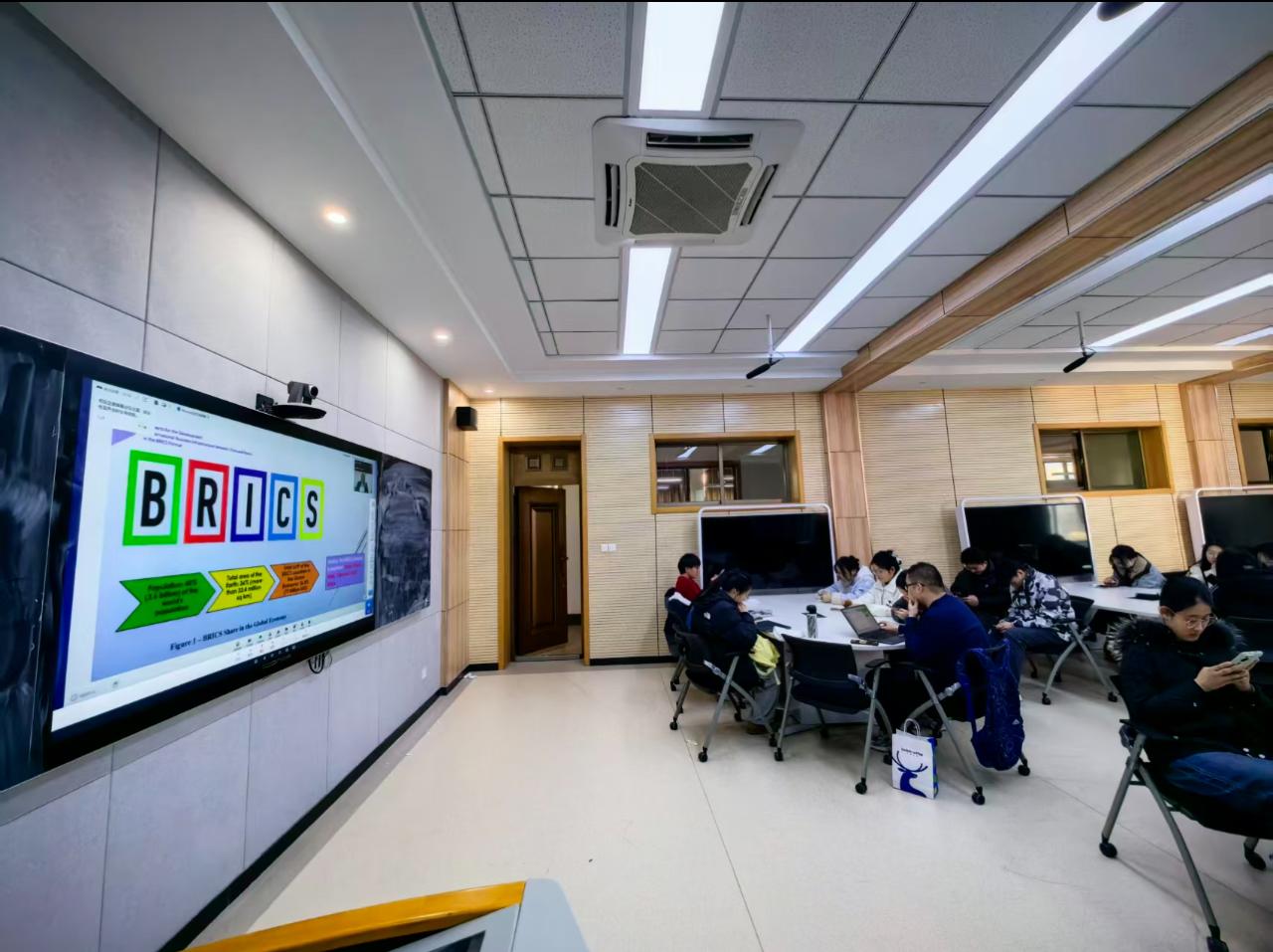 Заболоцкая Виктория Викторовна провела онлайн-лекцию в китайском ВУЗе