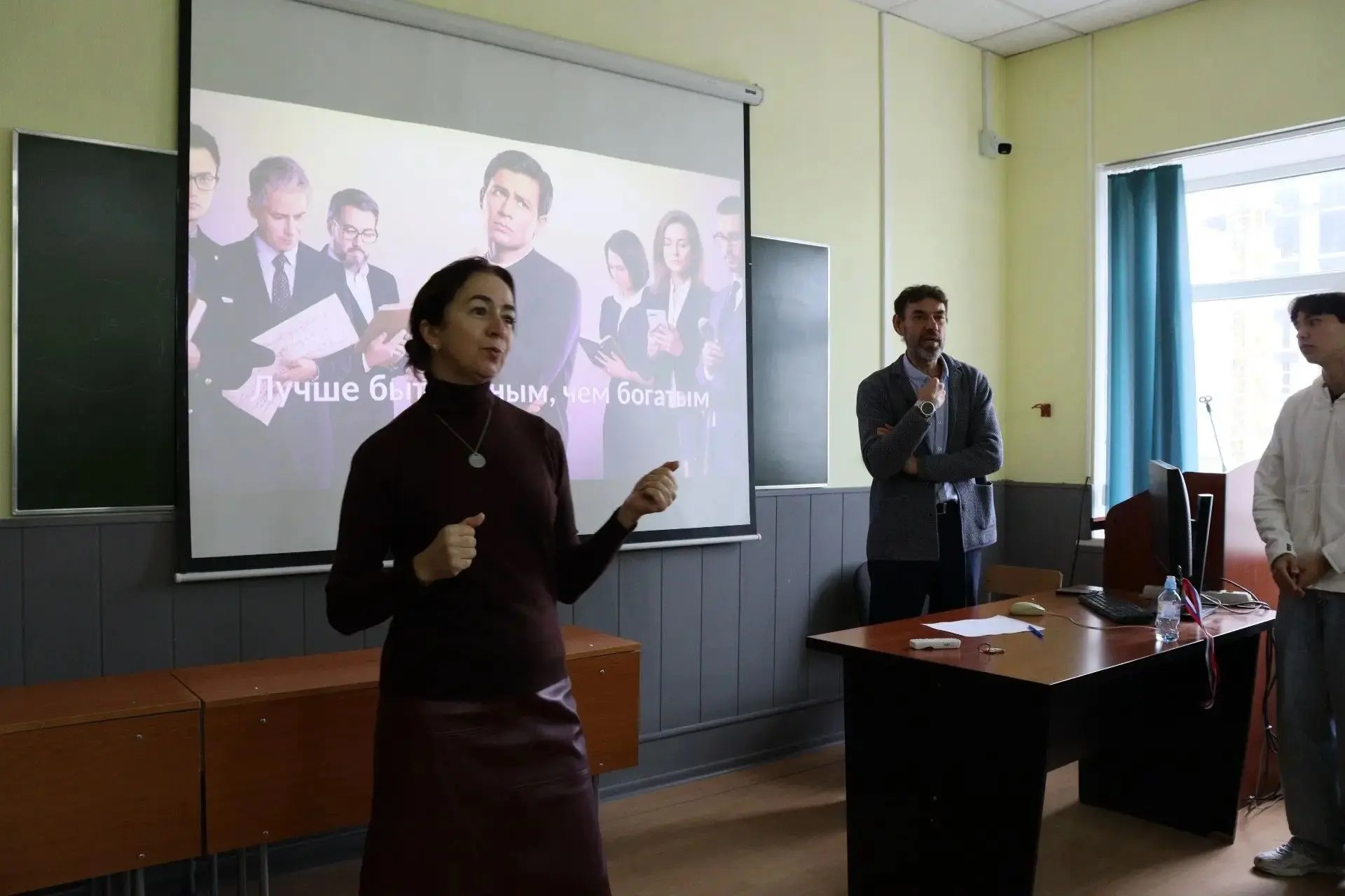 В Финуниверситете прошла «Дискуссия Джеффа»: первокурсники учились аргументировать свою позицию