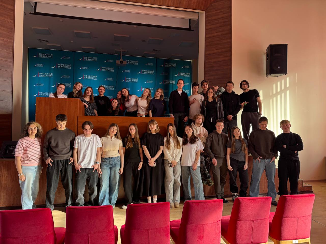 Факультет «Высшая школа управления» организовал поощрительную поездку в УОК «Лесное озеро» для активистов Студенческого совета и Soft Skills Club