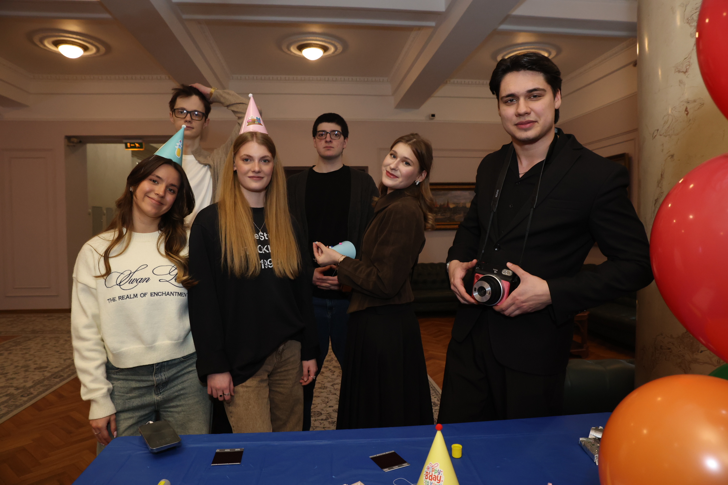 «С днём рождения, Альма-матер!»: 107-летие Финансового университета глазами студентов ФСНиМК