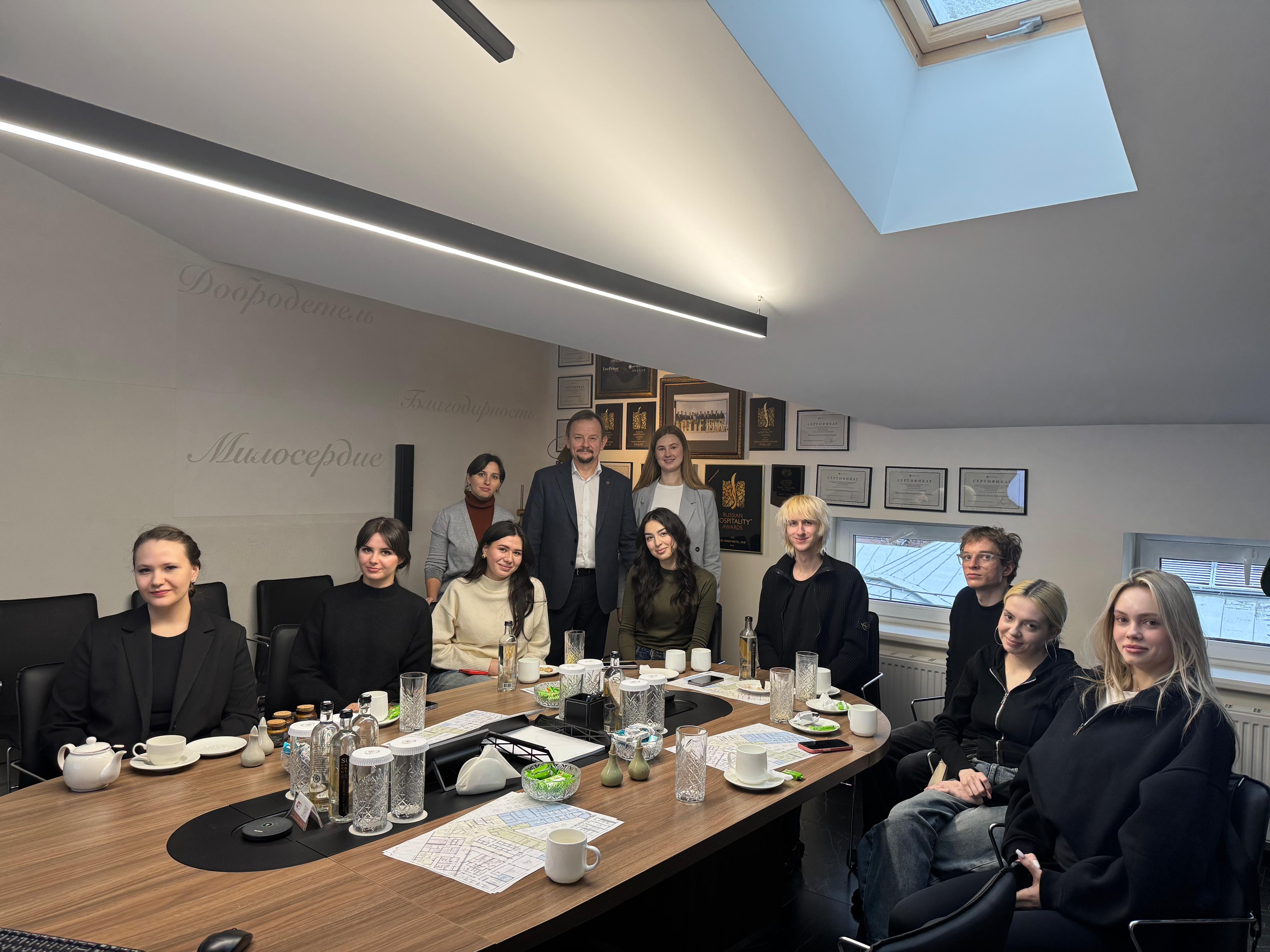 Выездное занятие студентов 4 курса направления "Гостиничное дело" в LeePrime Group 