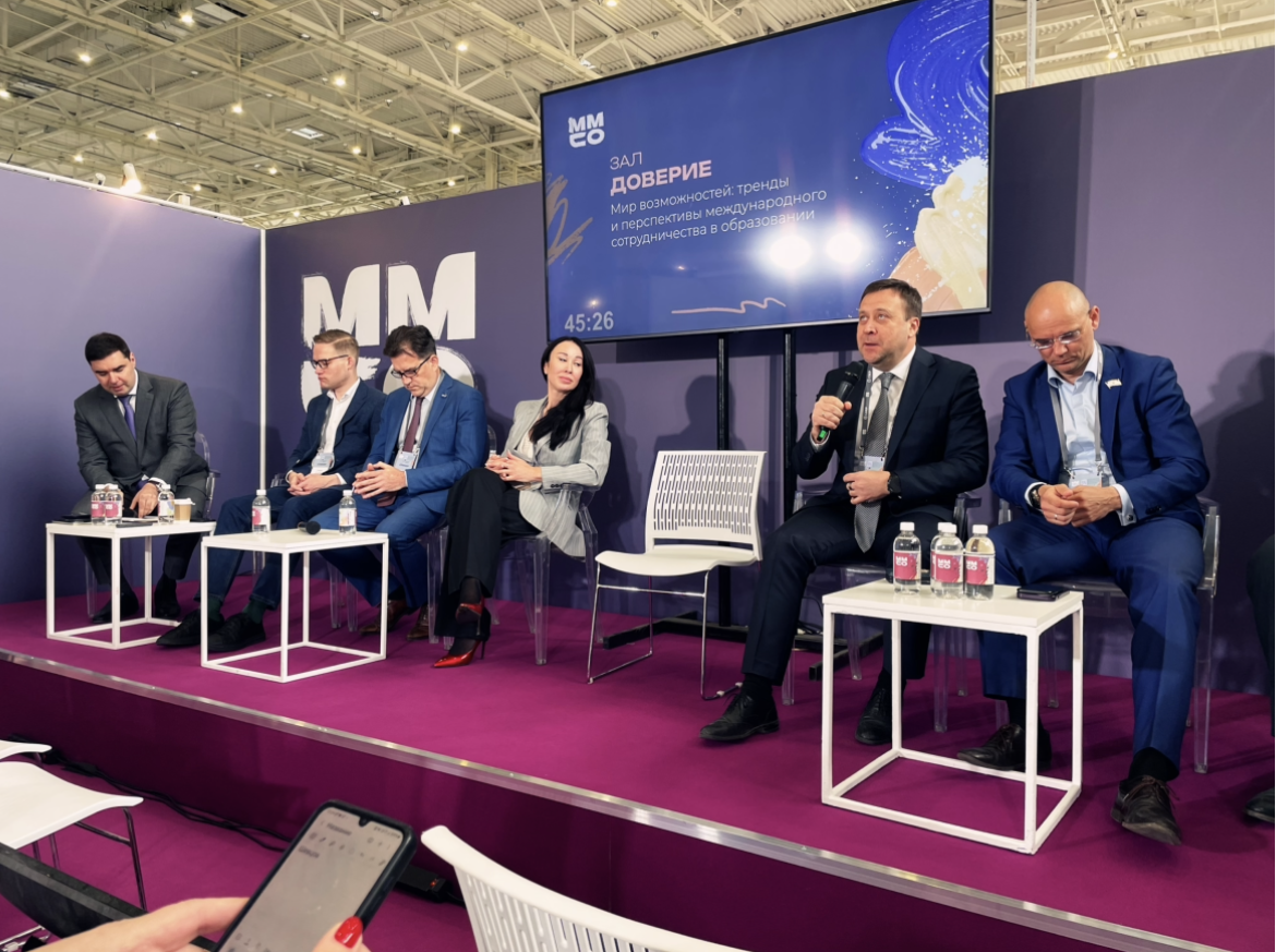 Институт международного образования посетил 13-й Московский международный салон образования