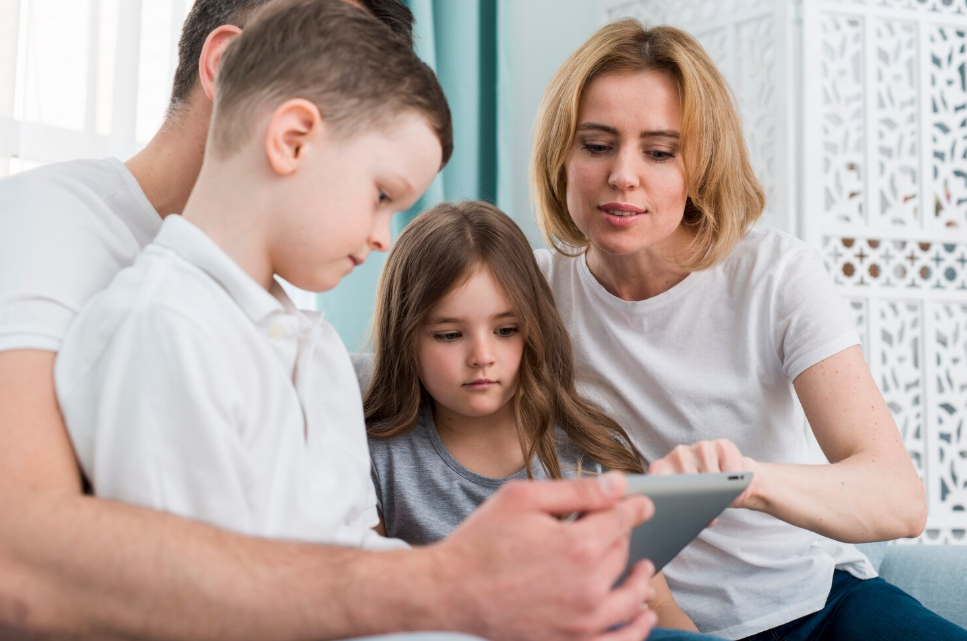 Социальный фонд России запустил девять новых онлайн-услуг для семей и льготников