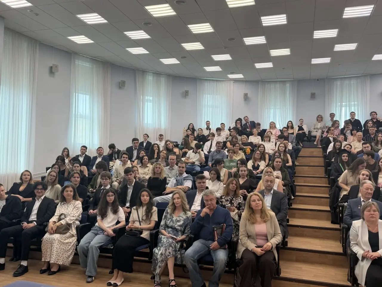 Поздравляем студентов-выпускников бакалавриата профиля «Финансы и банковское дело» с вручением дипломов!