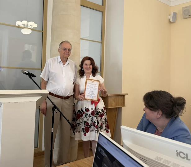 Профессор кафедры корпоративных финансов и корпоративного управления Паштова Л.Г. награждена Почетной грамотой Президиума ВАК за заслуги в деле аттестации научных и научно-педагогических кадров