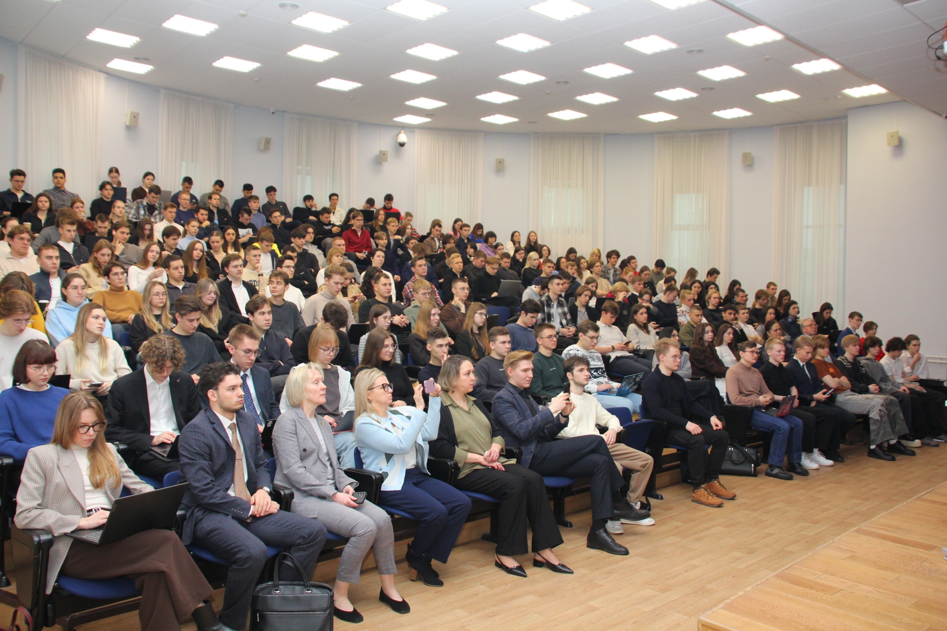 Финал хакатона и молодежная секция: студенты Финантеха обсудили цифровое будущее финансов