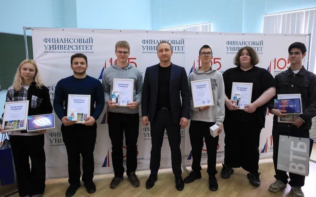 В Смоленском филиале Финуниверситета прошла масштабная «Битва питонов»: будущие ИТ-лидеры получили ценные призы от партнеров