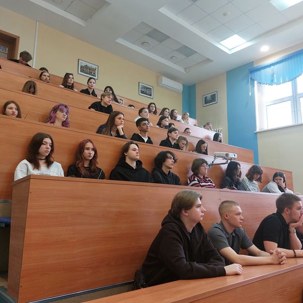 Экономисты 1 курса встретились с арбитражным управляющим и юристом В.В. Курилиным