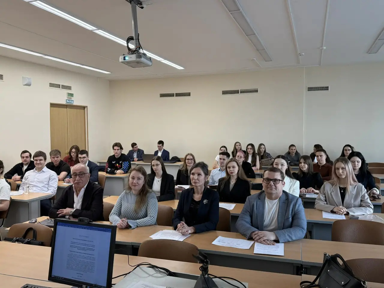 Заседание Интеллектуально-дискуссионного клуба в рамках XVII МНСК