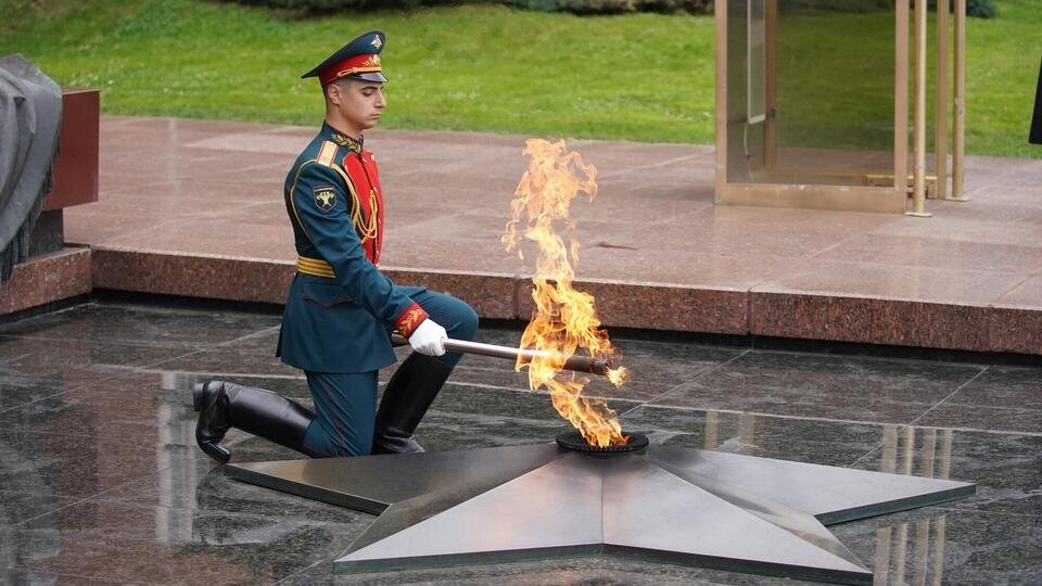 Приглашаем в читальный зал библиотеки на выставку-экспозицию «Вспомним всех!», посвященную Дню Победы в Великой Отечественной войне.