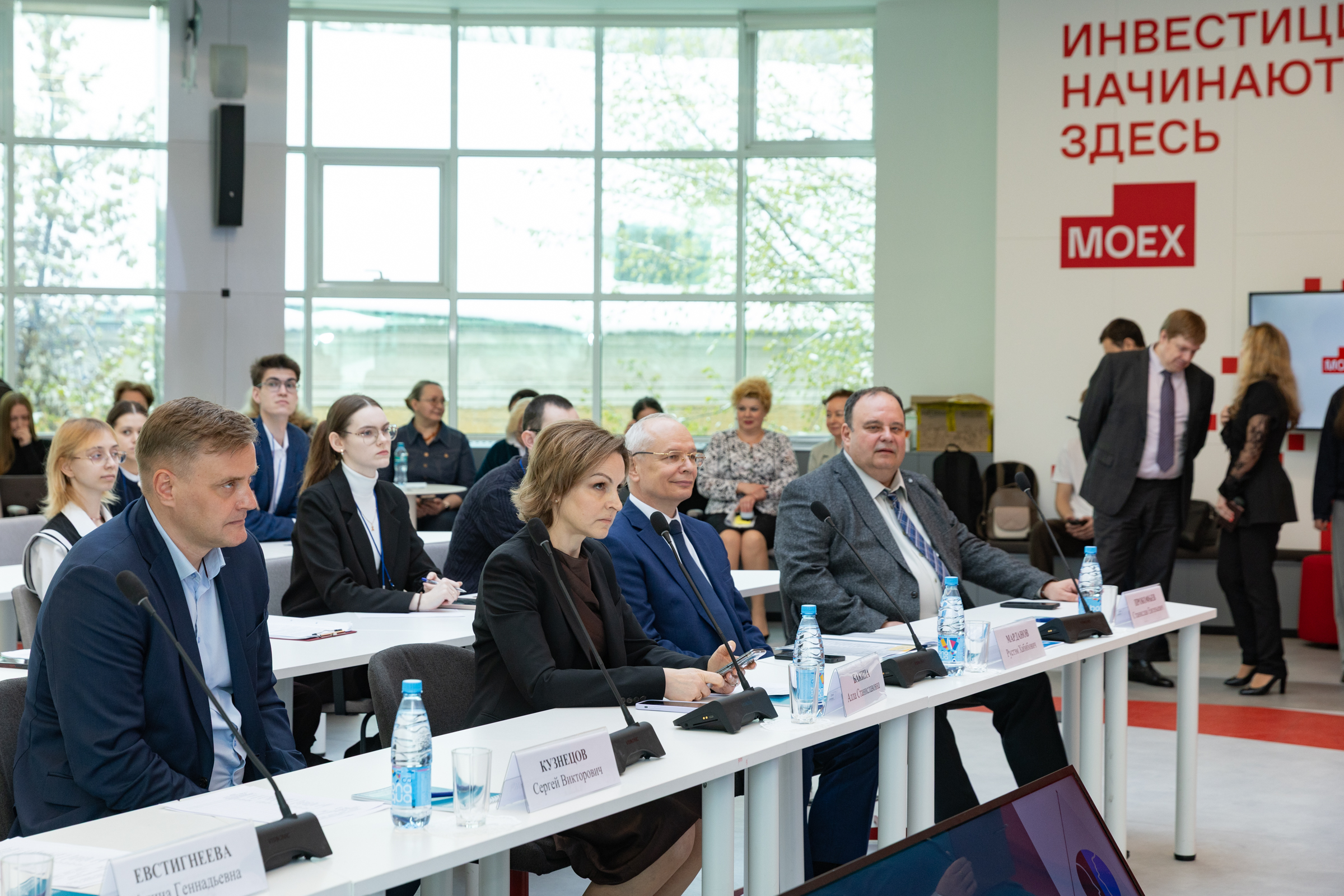 Суперфинал Межрегиональной деловой экономической игры «Дебаты о денежно-кредитной политике: сила аргументов» в Финансовом университете