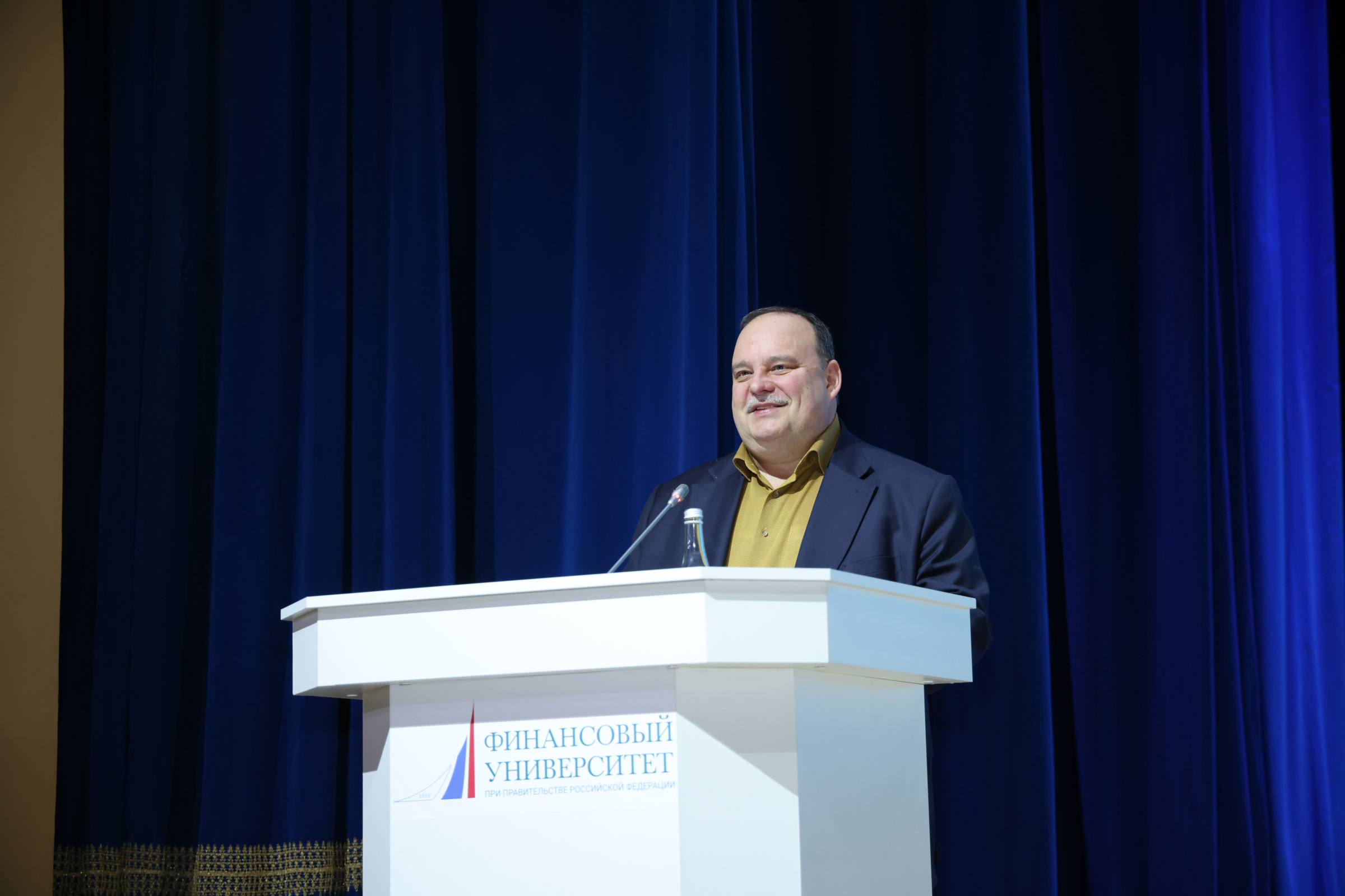 Одна большая семья: Финансовый университет объединил выпускников!