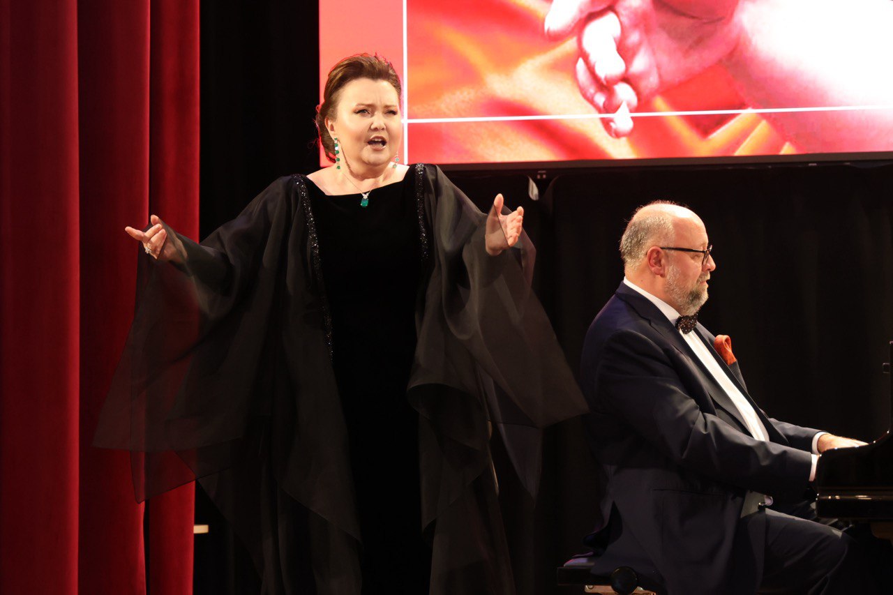 Оперная дива Альбина Шагимуратова выступила для гостей X Международного форума Финансового университета