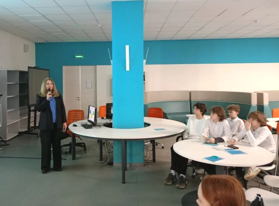 Доцент кафедры Волкова Елена Константиновна приняла участие в мероприятии Финансового факультета по профессиональной ориентации школьников