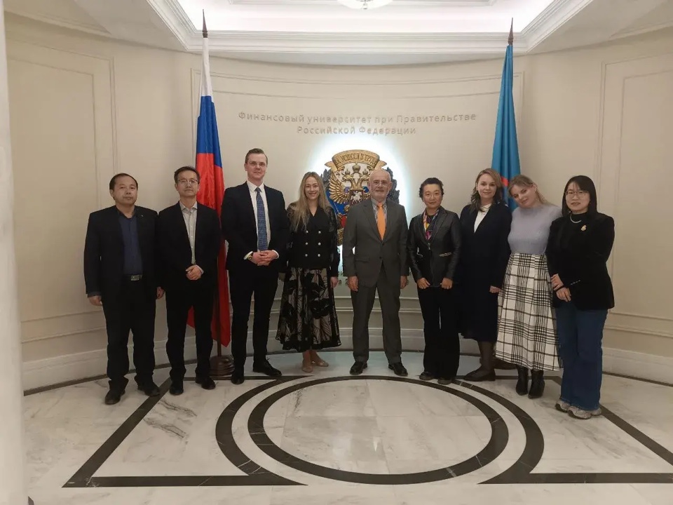 Делегация из Шанхайского университета Дяньцзи