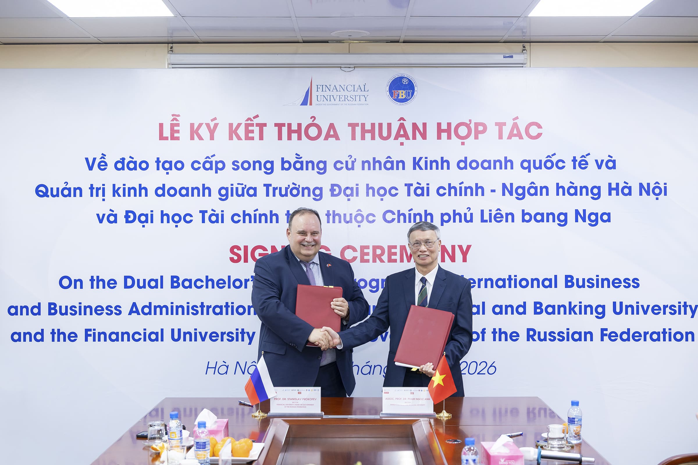 Факультет «Высшая школа управления» запускает сетевую программу двух дипломов с вьетнамским университетом