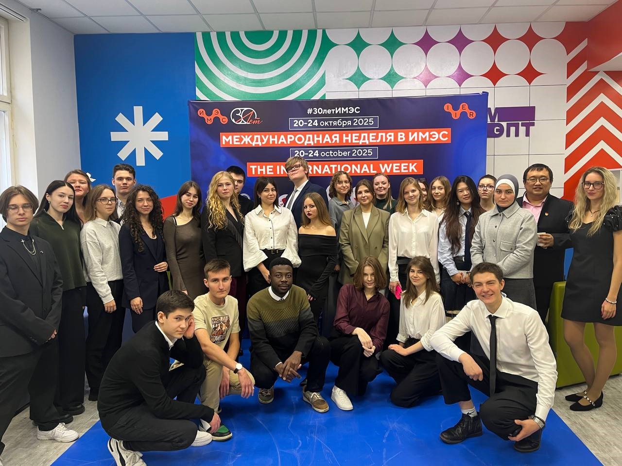 Участие студентов Финуниверситета в Лиге дебатов (ИМЭС) под научным руководством преподавателей Кафедры английского языка и профессиональной коммуникации