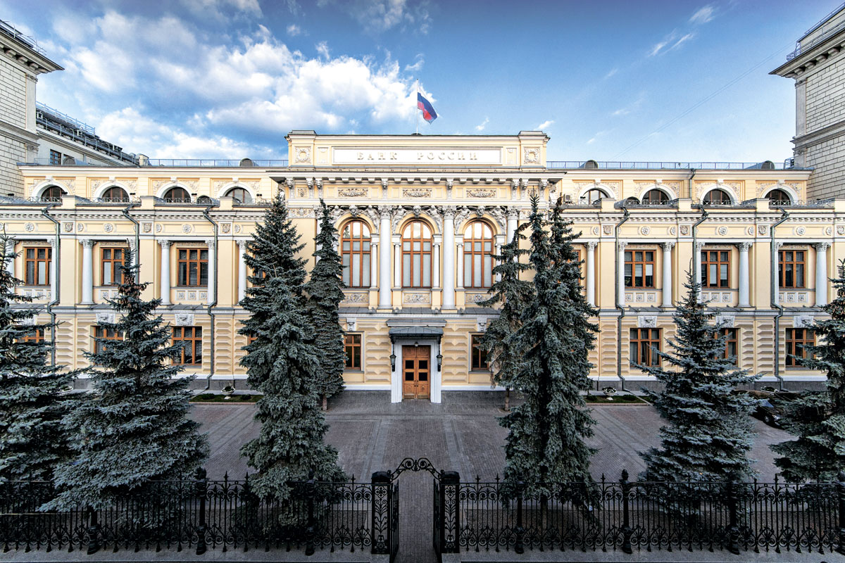 Банк России поздравил Кафедру страхования и экономики социальной сферы Финансового факультета с 35-летием!