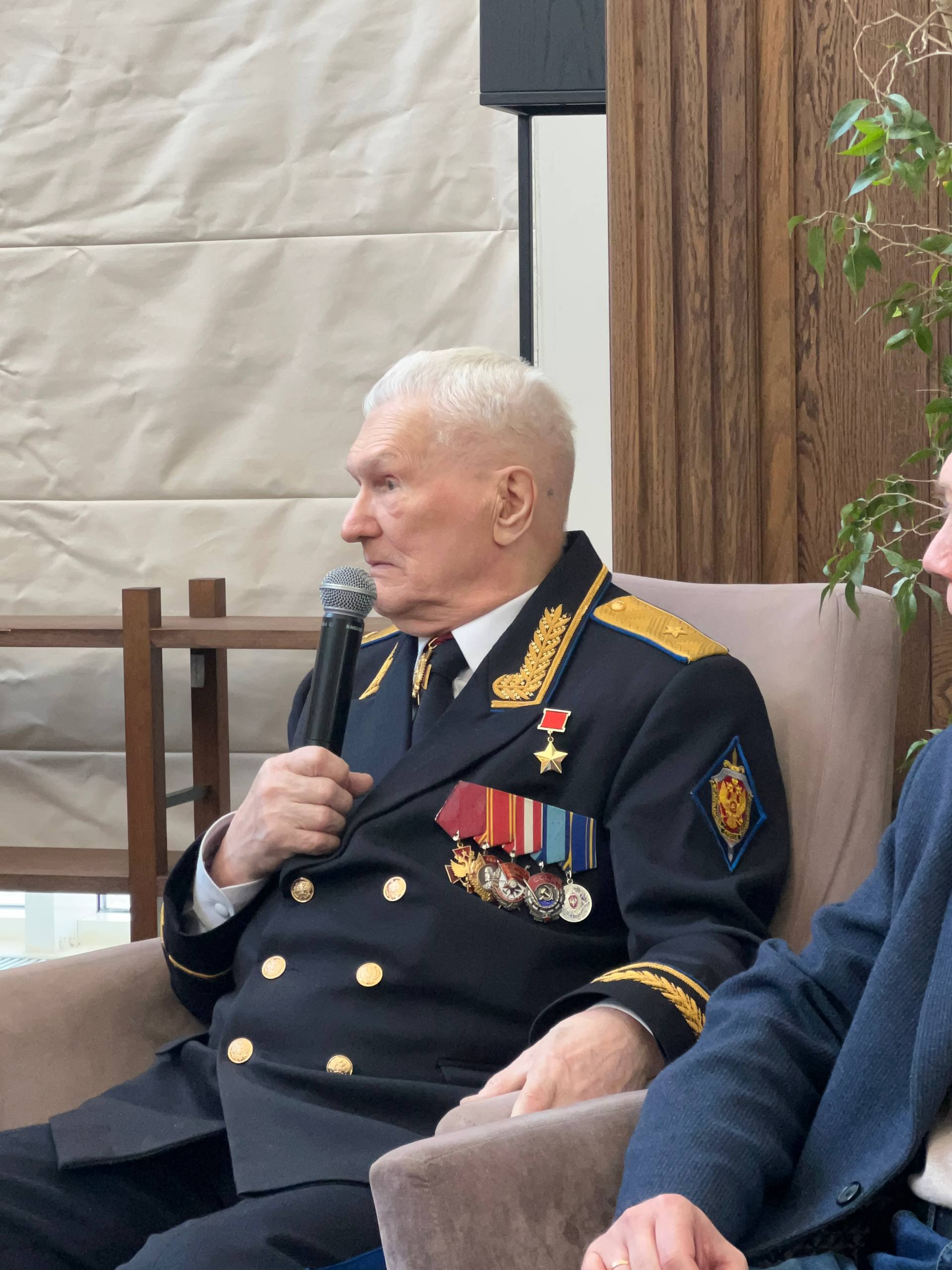 Активисты лаборатории «Наставник» приняли участие во встрече с ветеранами знаменитой группы «Альфа»