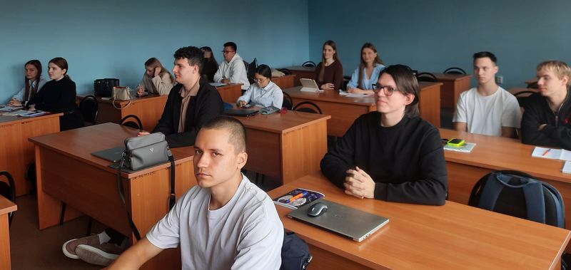 Круглый стол «Специфика практической реализации теоретических основ взаимодействия государства и бизнеса» проведен со студентами направления «Экономика»