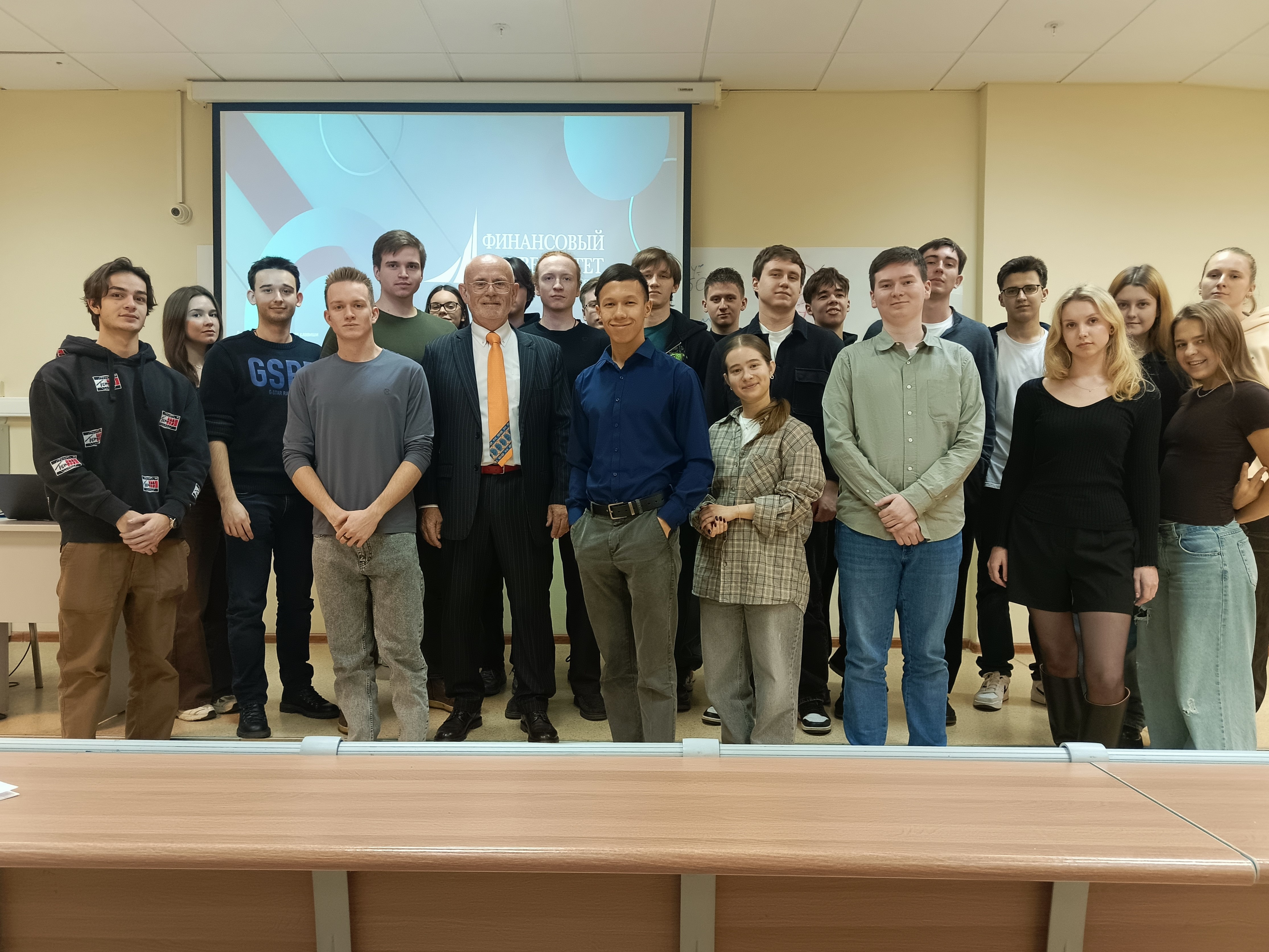 Профессор из Шанхайского университета Майк Данилович прочитал лекцию студентам