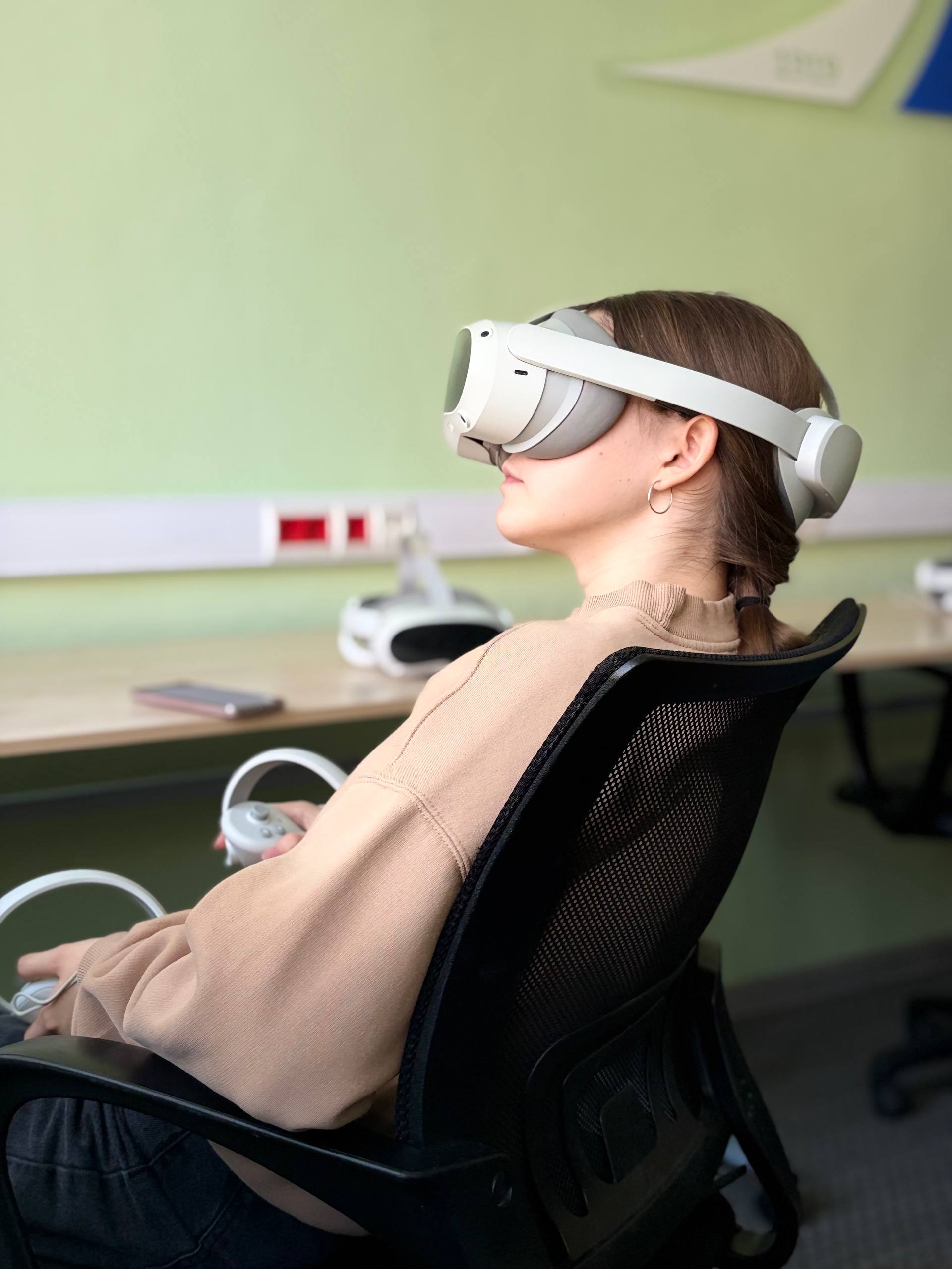 Студенты группы 09.02.11 освоили VR-оборудование