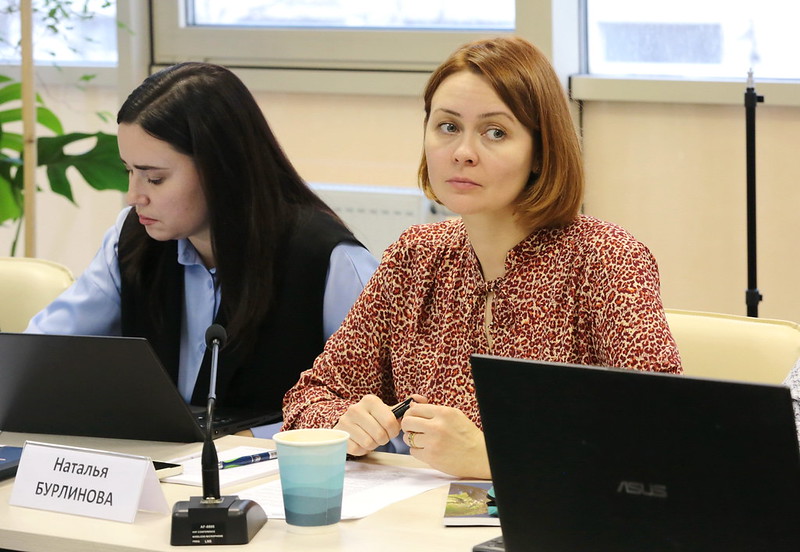 kruglie stol 23 001.jpg